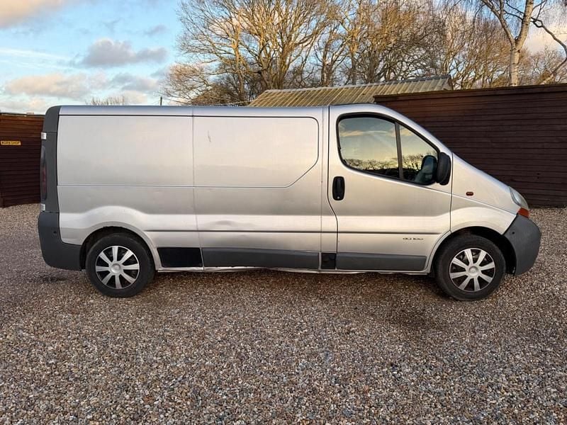 Used Renault Trafic 2004 Silver MPV