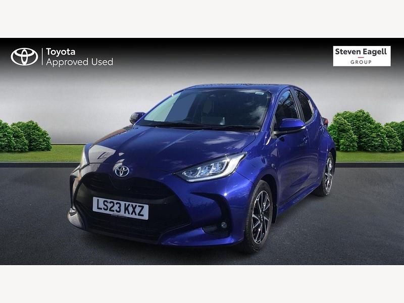 Used Toyota Yaris Hybrid Design 116 HP (85 kW) 2023 Blue Hatchback
