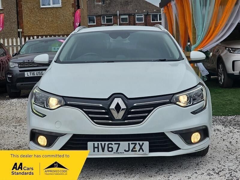 Used Renault Mégane GrandTour Dynamique 110 HP (80 kW) 2017 White Estate