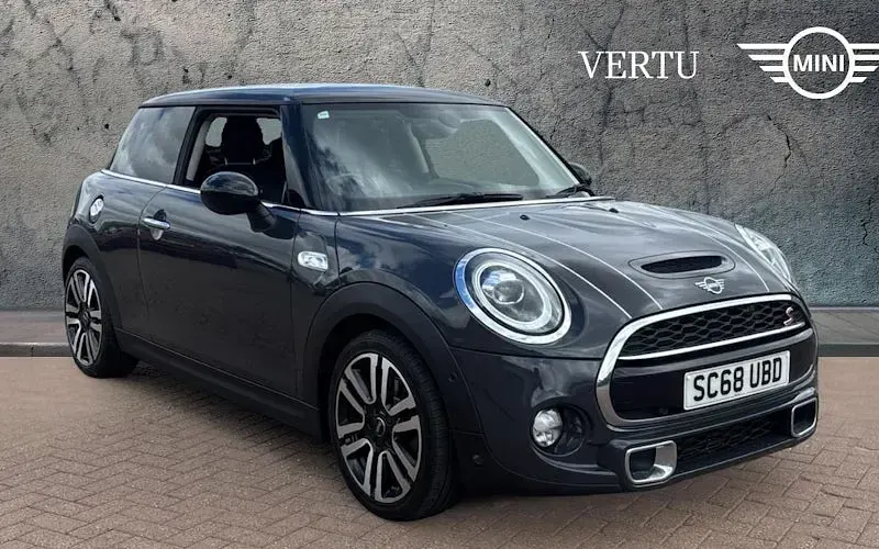 Usado Mini Cooper S Comfort 192 HP (141 kW) 2019 Cinzento Citadino