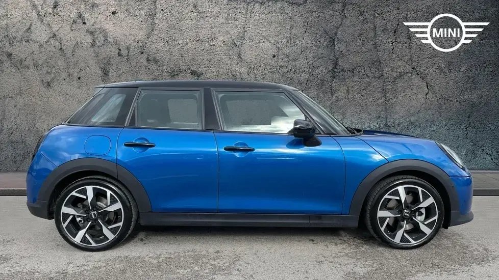 Usado Mini Cooper Hatch 113 kW (154 HP) 2026 Azul Citadino