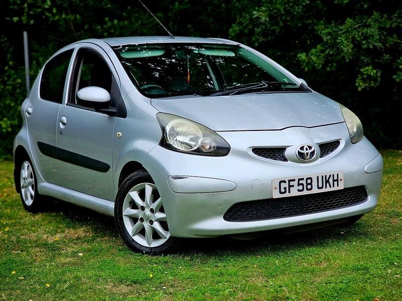 Silver Used 2008 Toyota Aygo Platinum Hatchback | £1,995 (Fair price) - Image 1/4