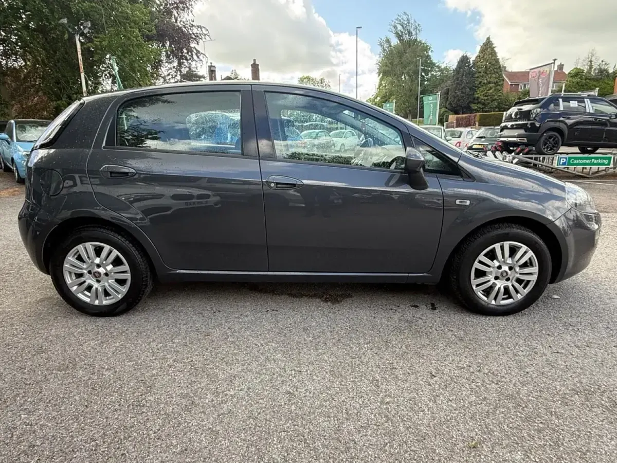 Używany Fiat Punto Easy 77 KM (56 kW) 2013 Szary Hatchback