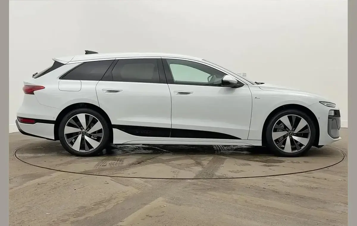 New Audi A6 e-tron S-Line 266 kW (362 HP) 2025 White Estate