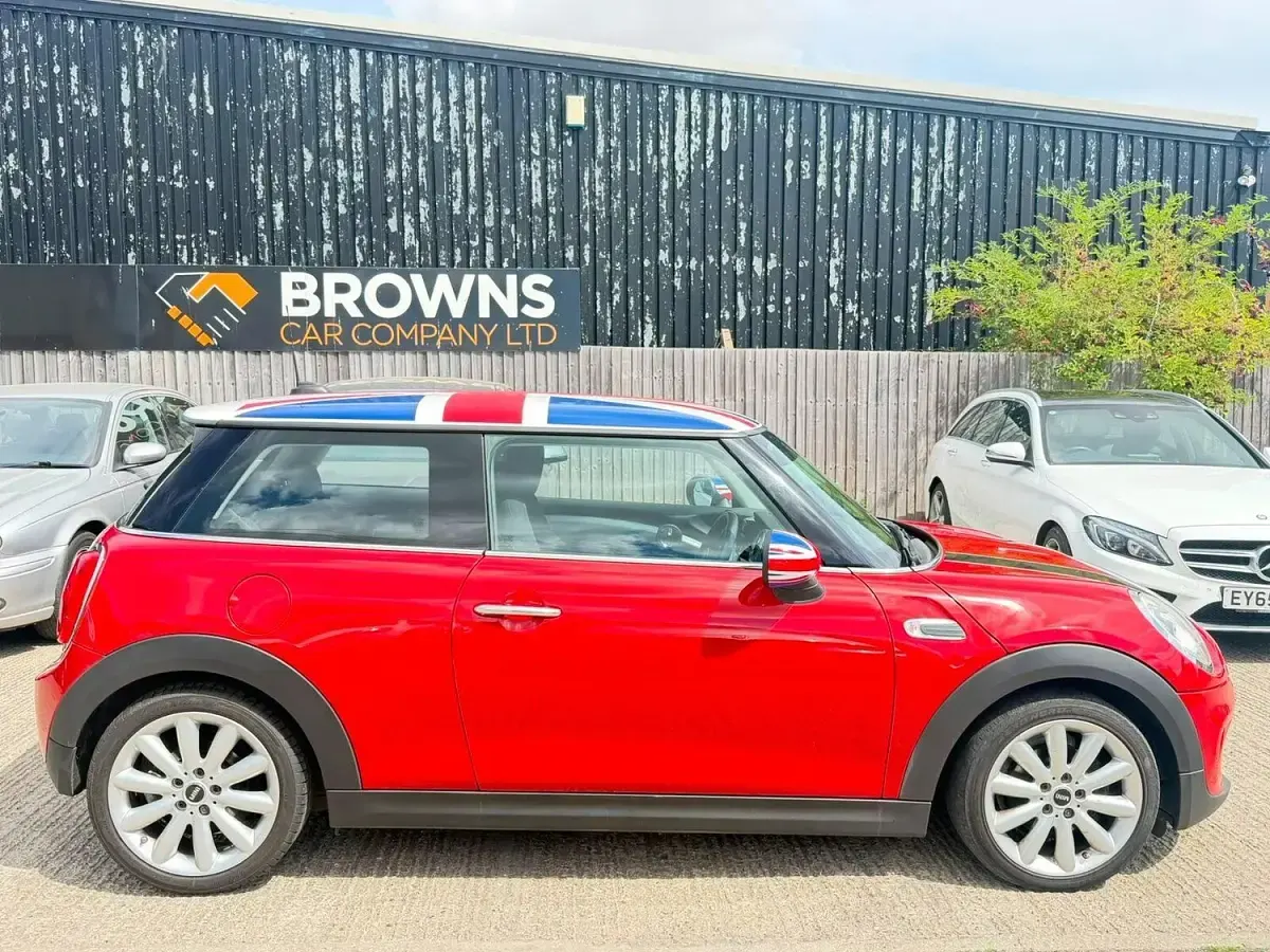 Used Mini Cooper D Hatch 116 HP (85 kW) 2017 Red Hatchback
