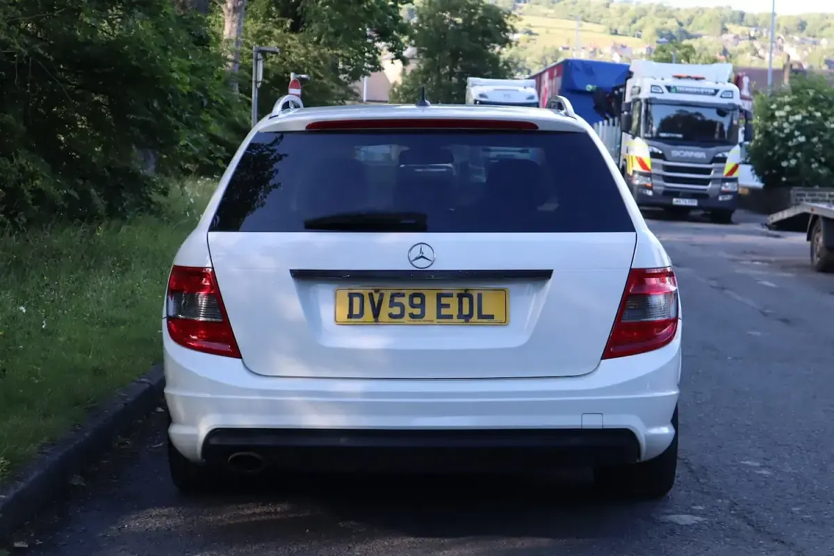 Used Mercedes C180 156 HP (114 kW) 2009 White Estate