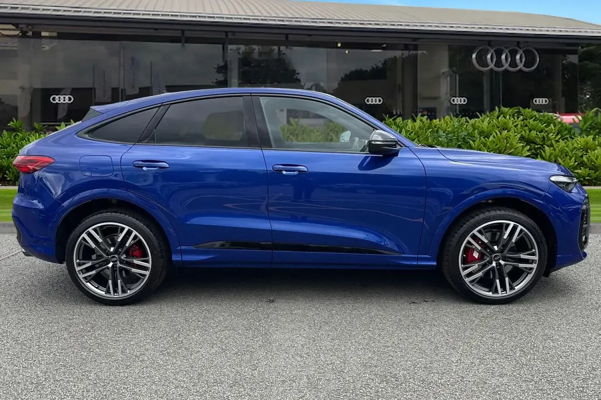 New Audi SQ5 Sportback Black Edition 2026 Blue SUV
