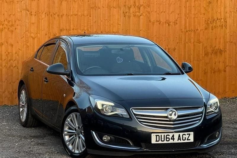 Used Vauxhall Insignia Design Edition 140 HP (102 kW) 2014 Black Hatchback