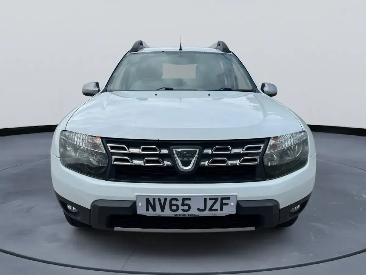 Used Dacia Duster Lauréate 110 HP (80 kW) 2015 White SUV
