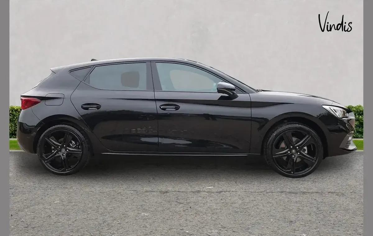 Begagnad Seat Leon Black Edition 147 HK (108 kW) 2026 Svart Halvkombi