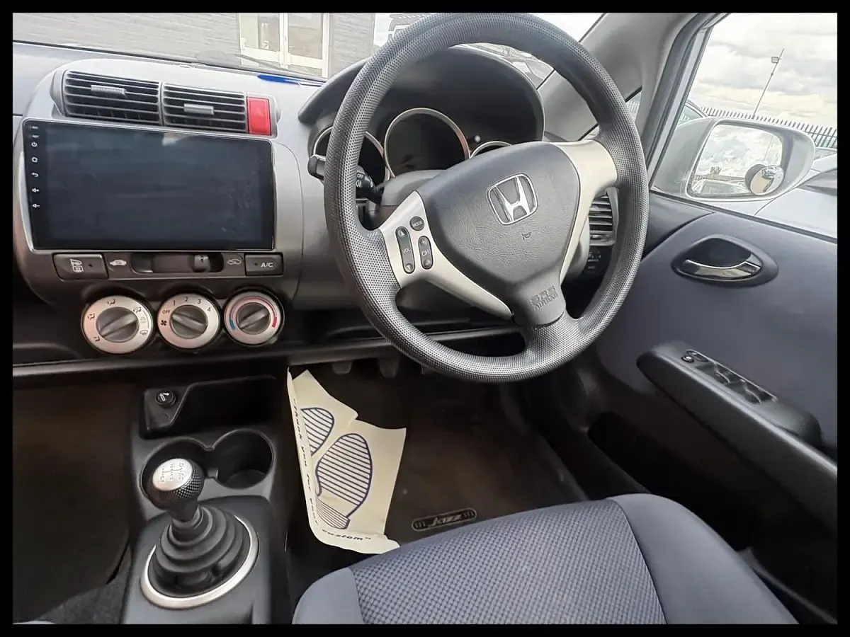 Used Honda Jazz SE 83 HP (61 kW) 2005 Silver Hatchback