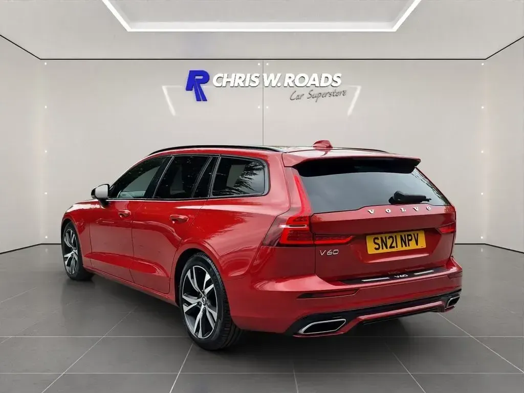 Begagnad Volvo V60 R-Design 163 HK (119 kW) 2021 Röd Kombi