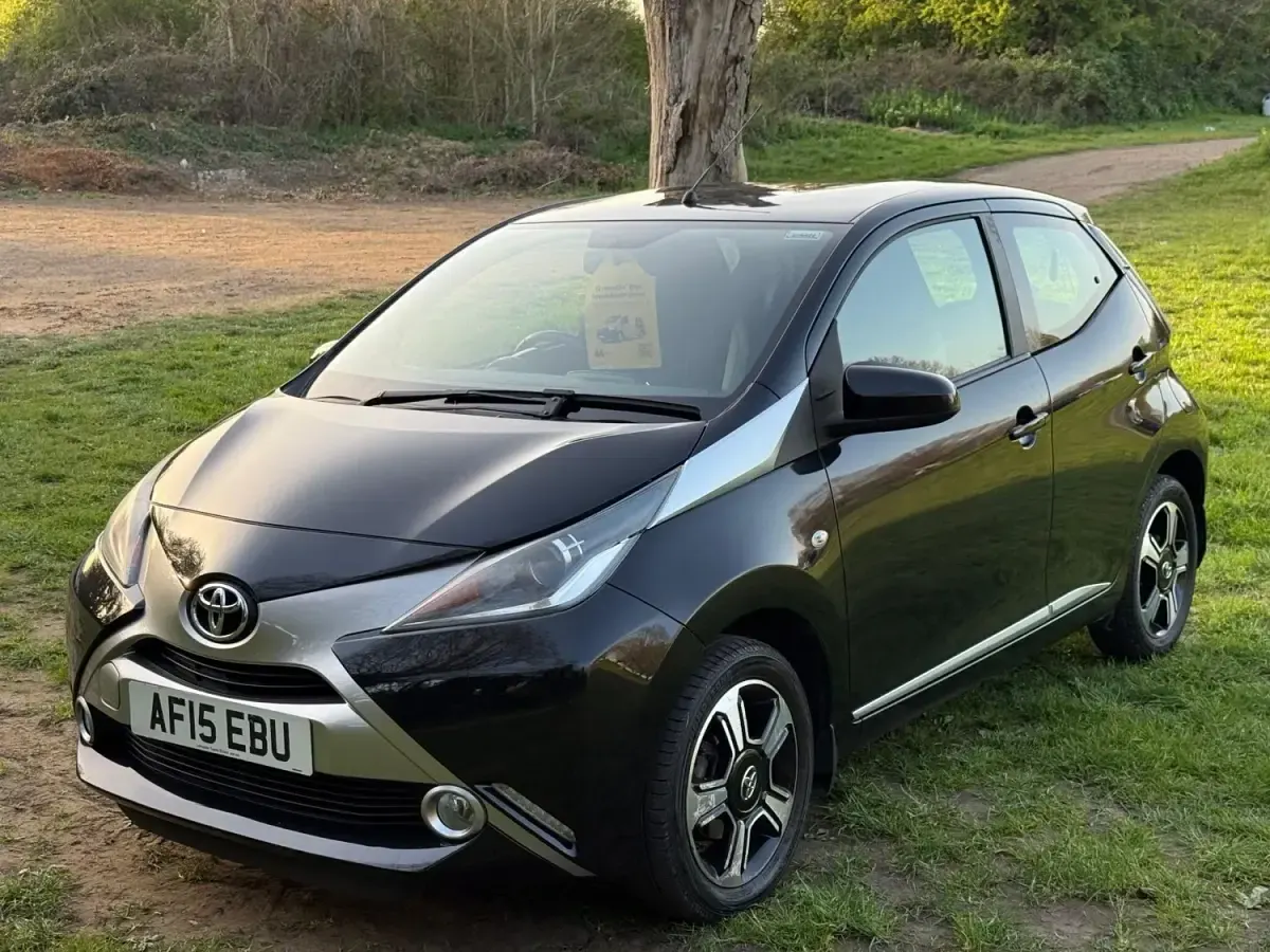 Gebraucht Toyota Aygo X-clusiv 68 PS (50 kW) 2015 Schwarz Kleinwagen