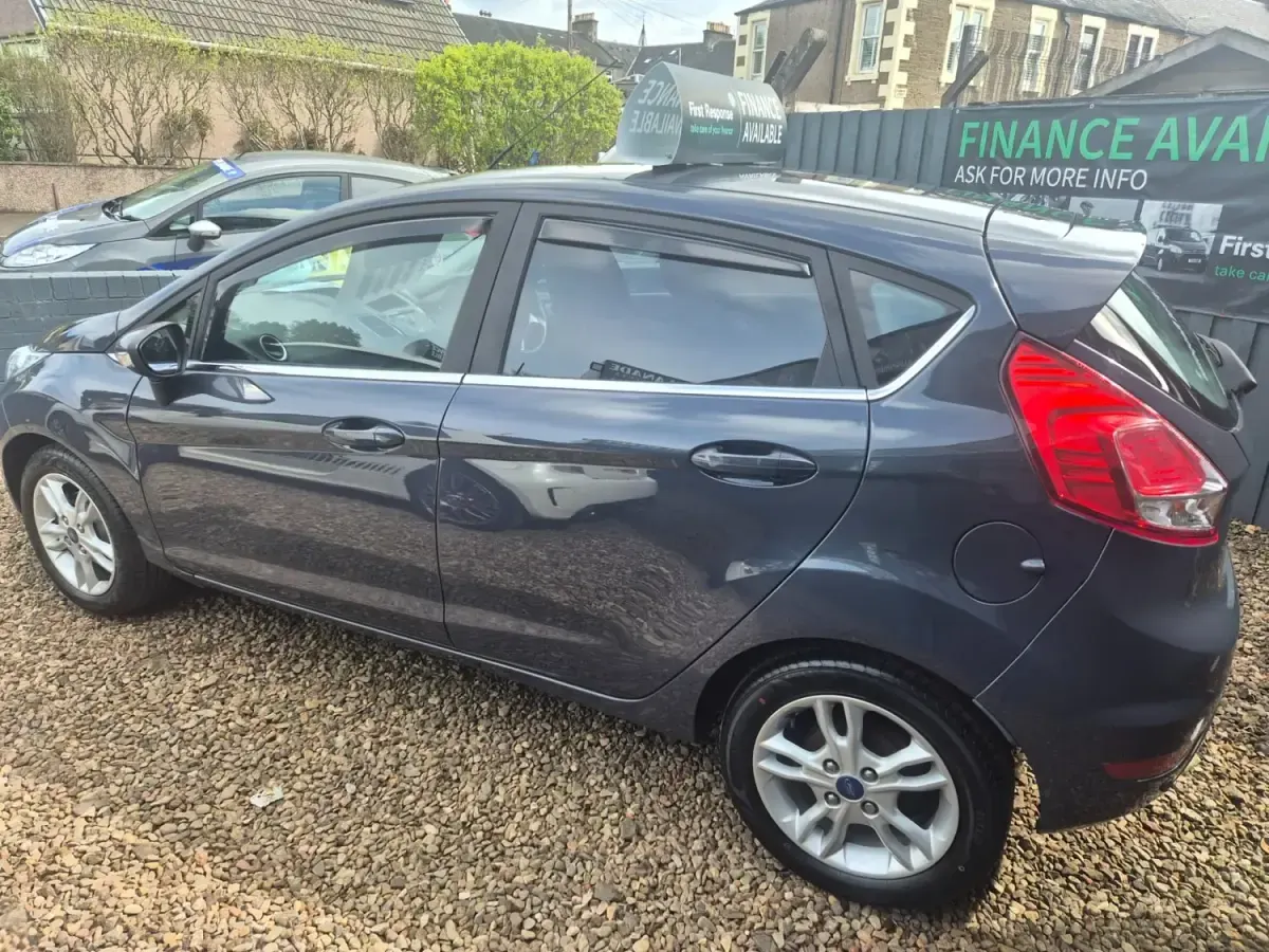 Second-hand Ford Fiesta Zetec 2013 Gri Hatchback
