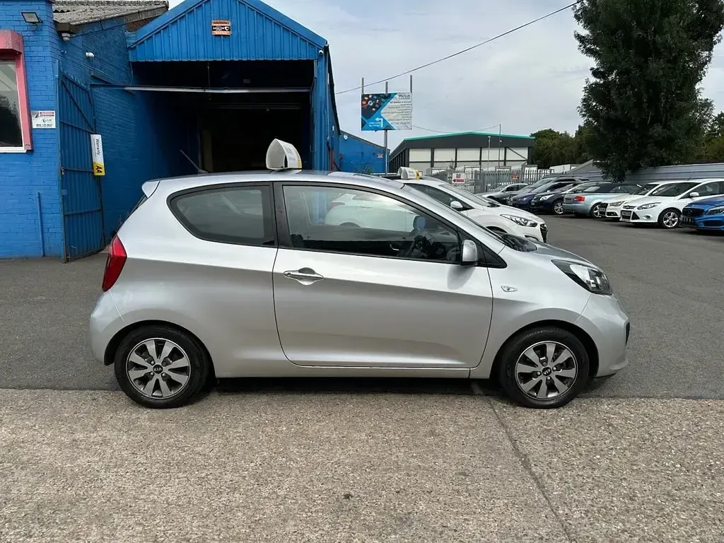 Used Kia Picanto 68 HP (50 kW) 2014 Silver Hatchback