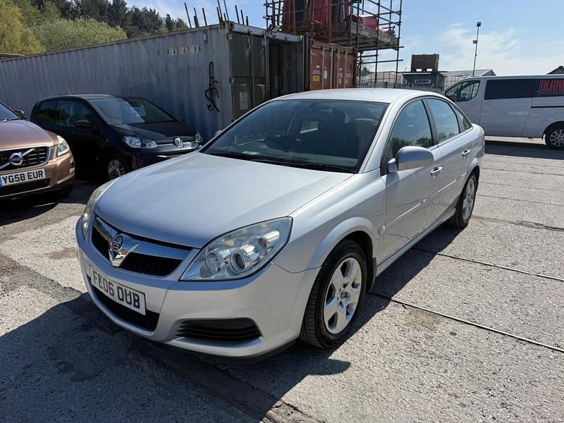 Used Vauxhall Vectra 138 HP (101 kW) 2006 Silver Hatchback