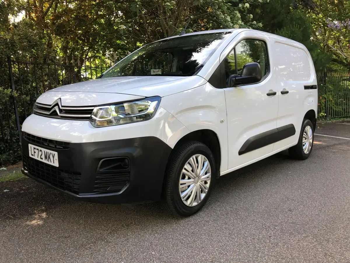 Used Citroën Berlingo 100 HP (73 kW) 2023 White MPV