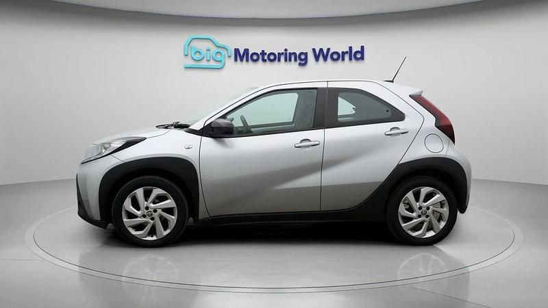Used Toyota Aygo X PURE 72 HP (52 kW) 2023 Silver SUV