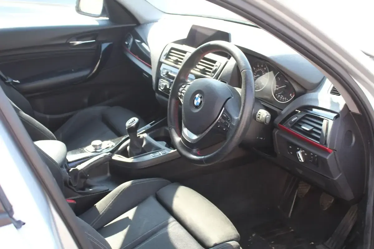 Used BMW 118 Sport Line 150 HP (110 kW) 2016 Silver Hatchback