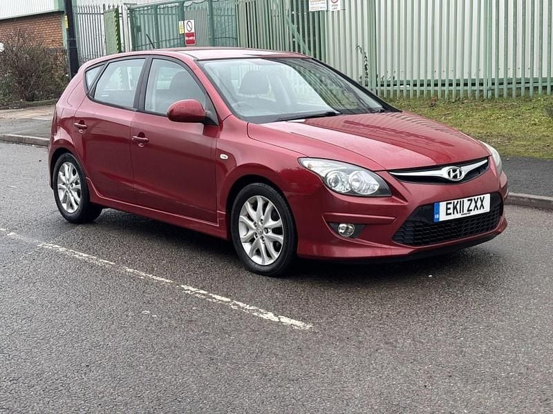 Used Hyundai i30 Comfort 2011 Red Hatchback