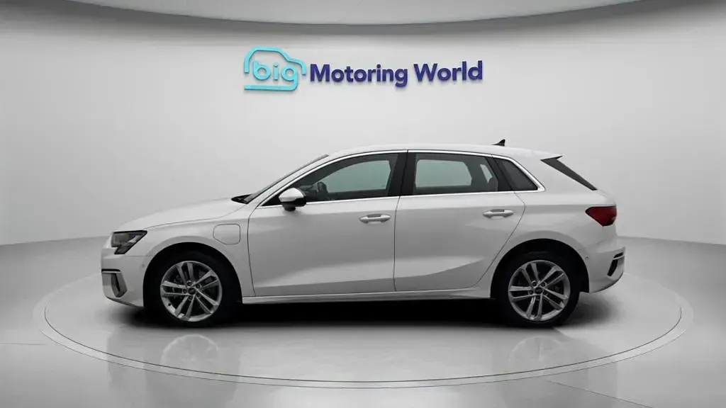 Used Audi A3 Sportback Sport 204 HP (150 kW) 2022 White Hatchback