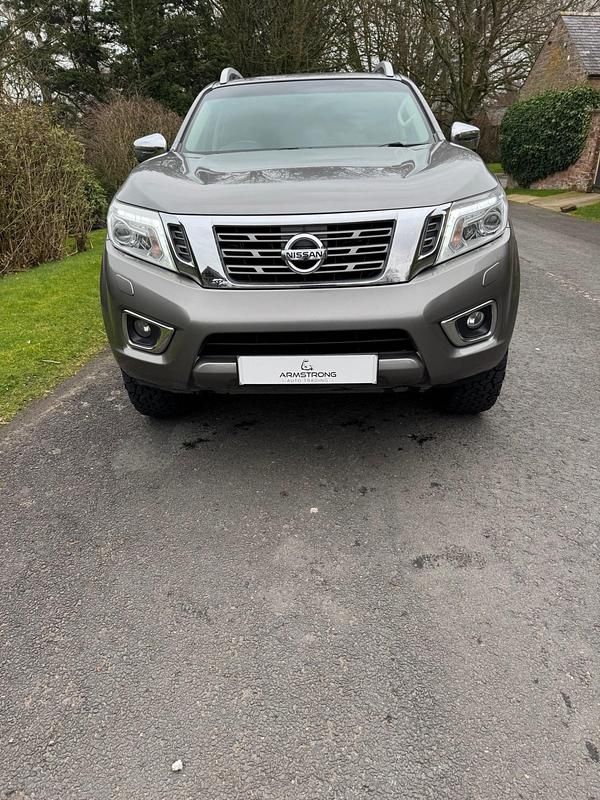 Used Nissan Navara Tekna 188 HP (138 kW) 2017 Grey Pickup