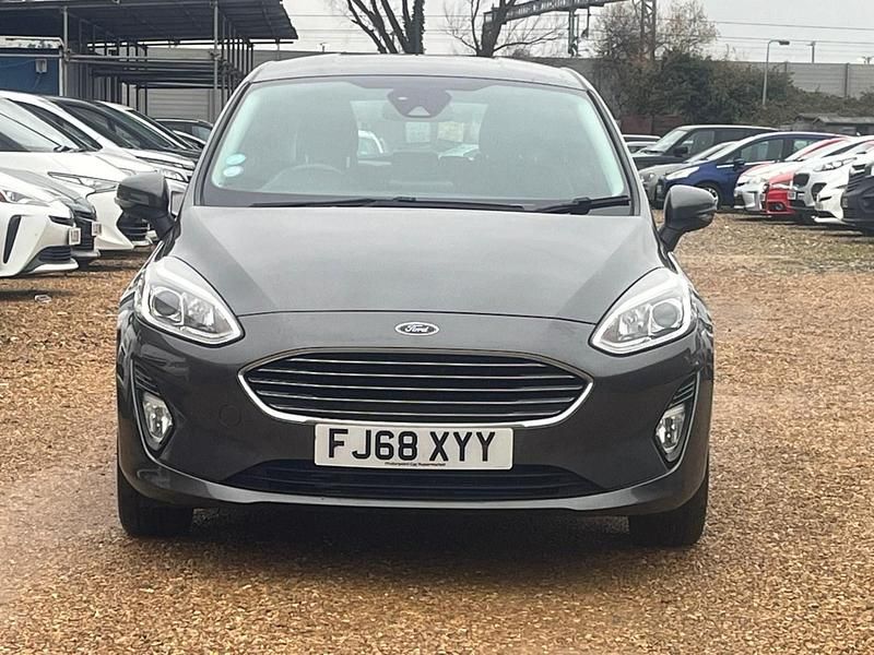 Used Ford Fiesta Zetec 100 HP (73 kW) 2018 Grey Hatchback