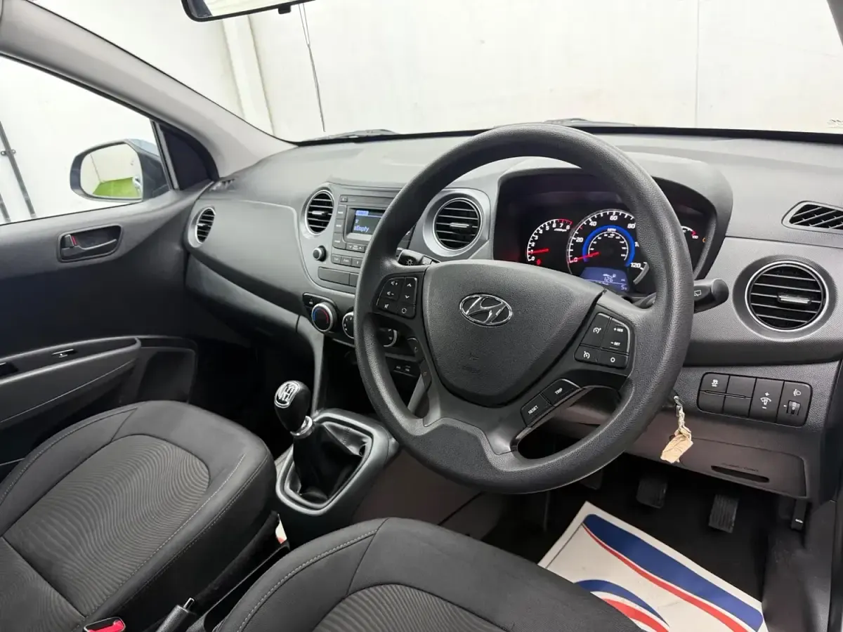 Used Hyundai i10 SE 87 HP (63 kW) 2017 Blue Hatchback