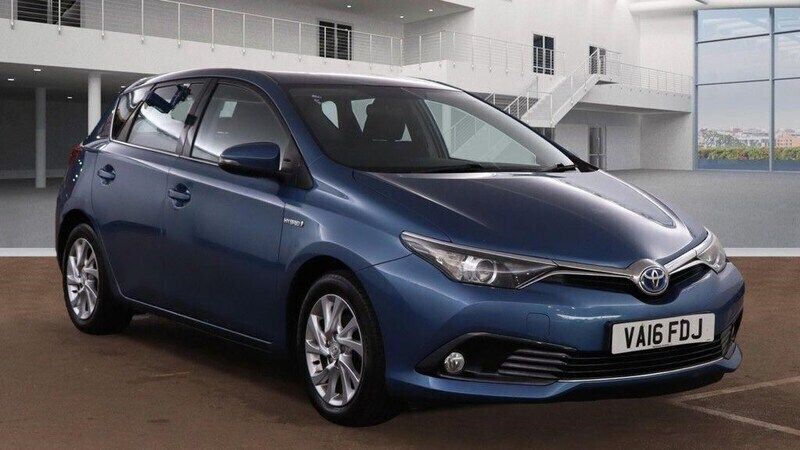 Blue Used 2016 Toyota Auris Hybrid Hatchback | £8,955 (Fair price) - Image 1/4