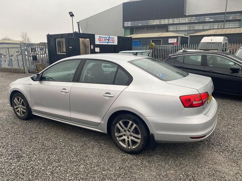 Usado VW Jetta SE 2015 Prateado Sedan