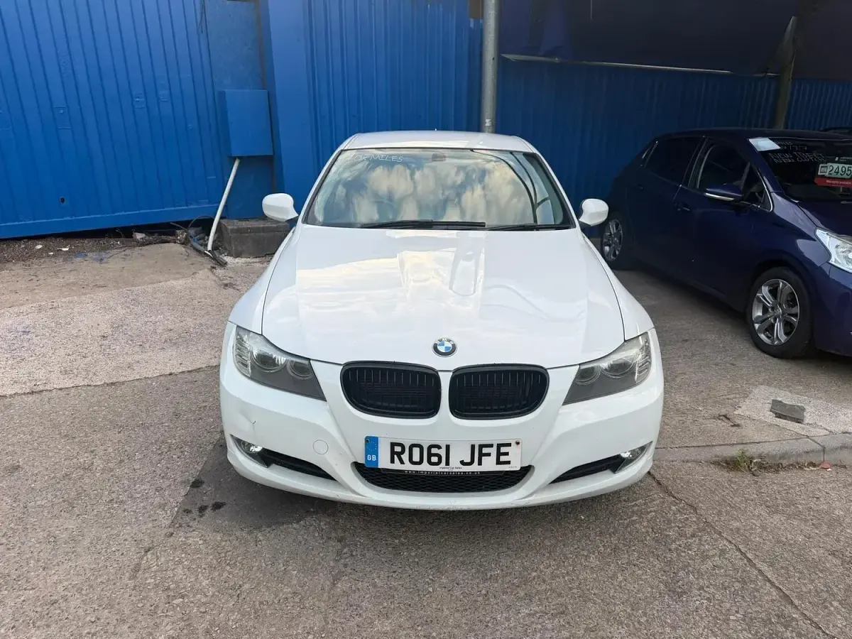 Used BMW 318 140 HP (102 kW) 2011 White Sedan