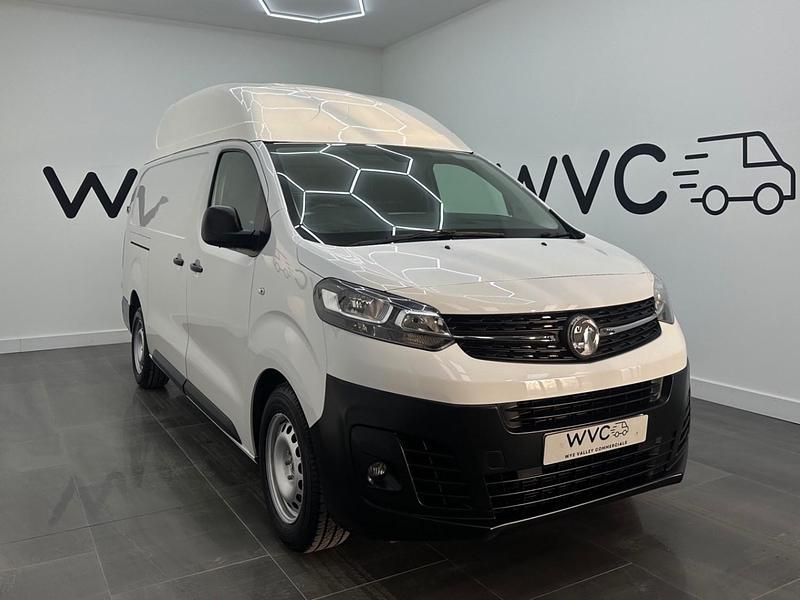 White Used 2023 Vauxhall Vivaro MPV | £10,495 (Super price) - Image 1/4