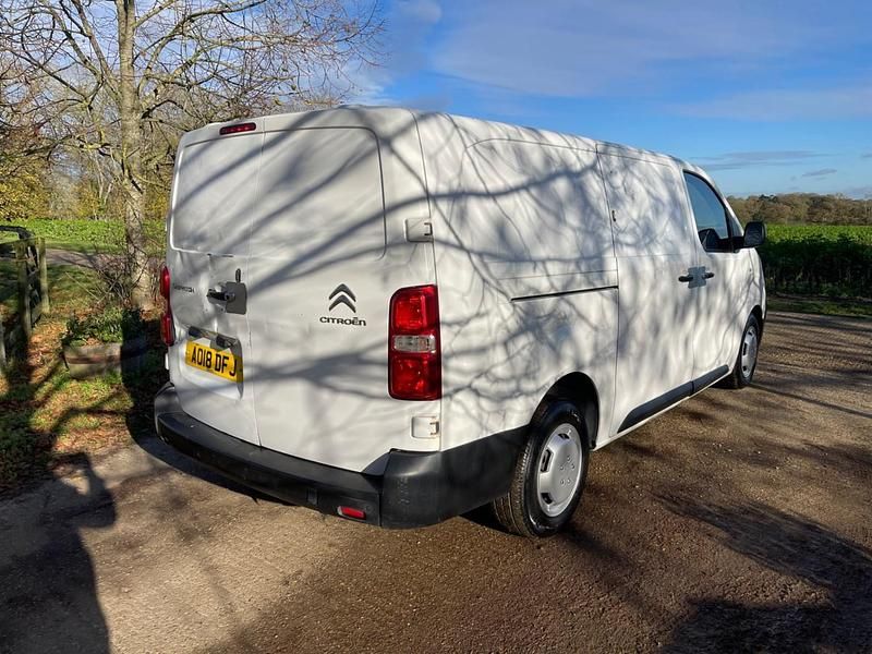 Used Citroën Dispatch 120 HP (88 kW) 2018 White MPV