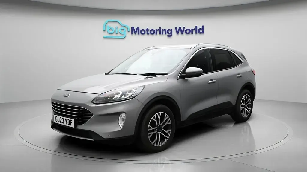 Usado Ford Kuga Titanium 150 CV (110 kW) 2023 Plateado SUV
