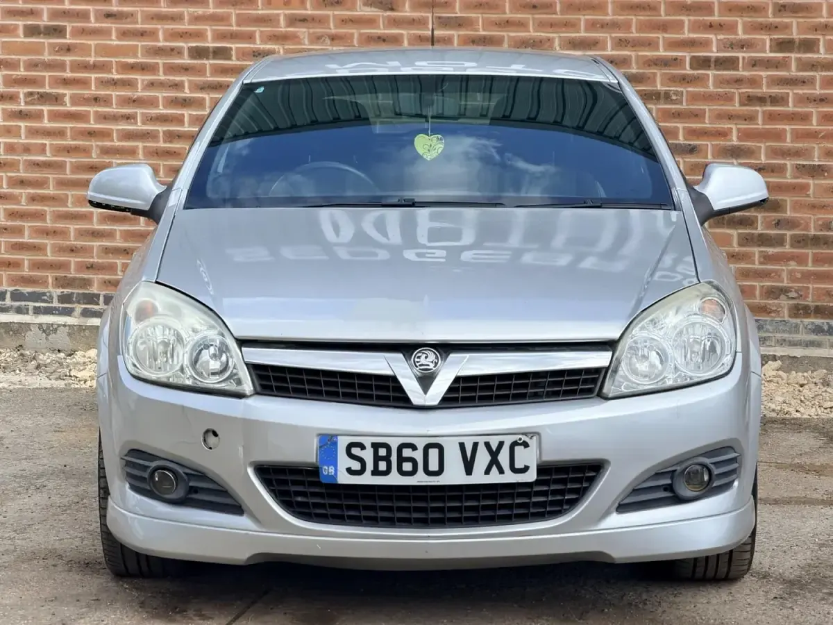 Used Vauxhall Astra SRi 138 HP (101 kW) 2011 Silver Hatchback