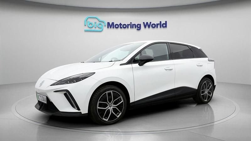 Used MG MG4 EV Trophy 150 kW (204 HP) 2024 White Hatchback