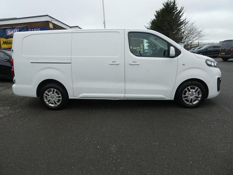 Used Vauxhall Vivaro Sportive 100 HP (73 kW) 2019 White MPV
