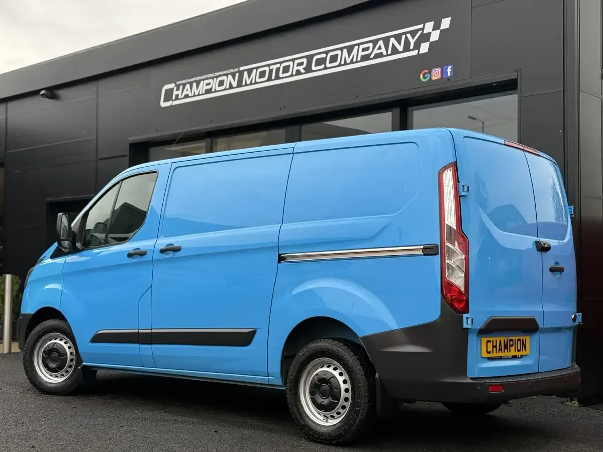 Used Ford Transit Custom 105 HP (77 kW) 2017 Blue Van