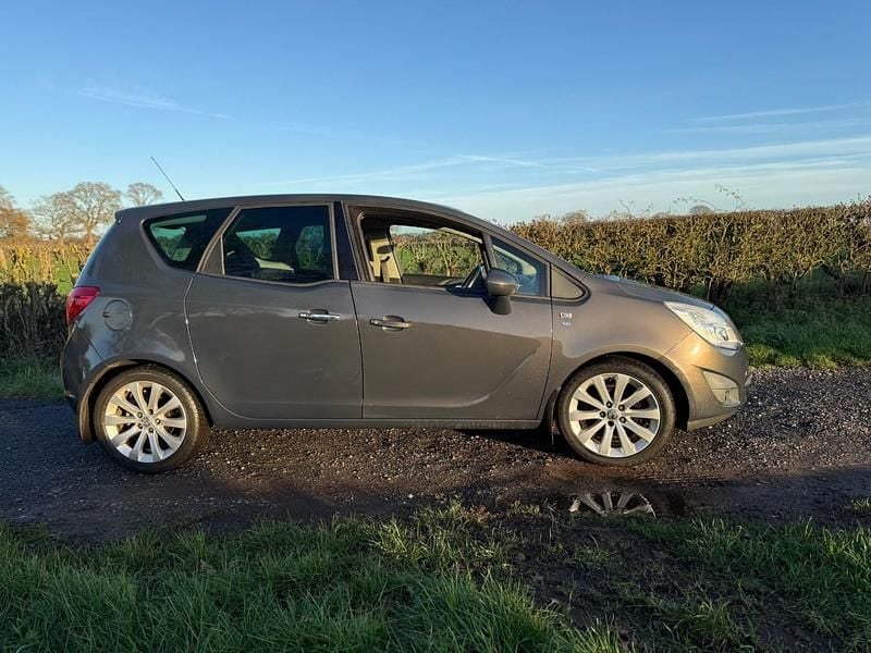 Used Vauxhall Meriva 130 HP (95 kW) 2013 Grey MPV