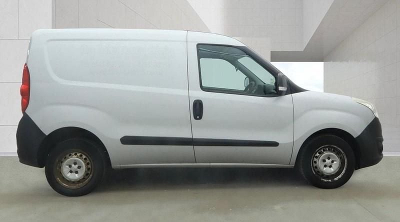 Używany Vauxhall Combo 2016 Srebrny Minivan