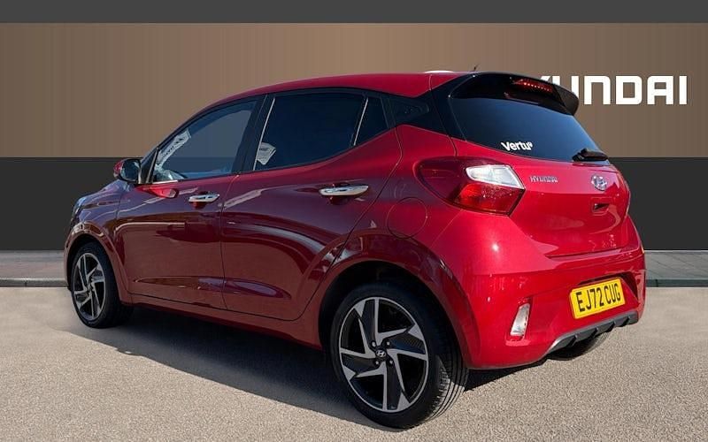 Usado Hyundai i10 Premium 84 CV (61 kW) 2023 Rojo Utilitario