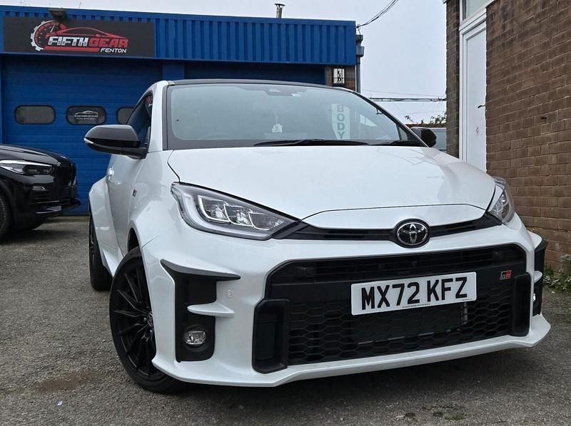 White Used 2024 Toyota Yaris Hatchback | £17,995 (Super price) - Image 1/4
