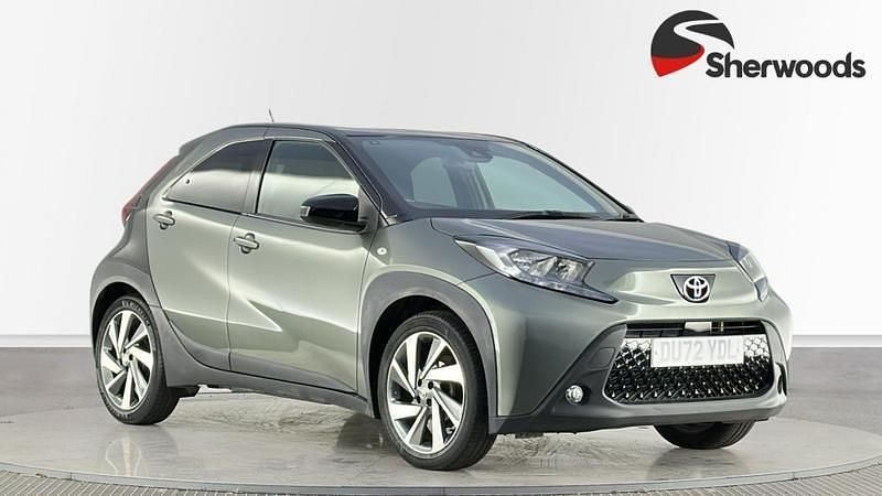 Used Toyota Aygo X 72 HP (52 kW) 2022 Green SUV