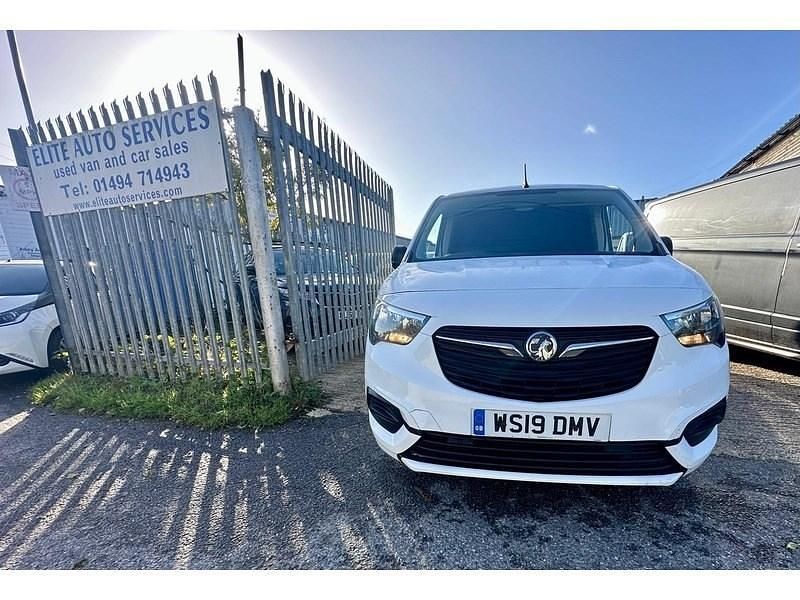 Used Vauxhall Combo Sportive 130 HP (95 kW) 2019 White Van