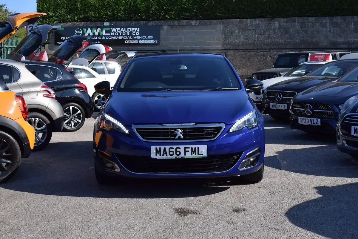 Used Peugeot 308 GT-line 130 HP (95 kW) 2016 Blue Hatchback
