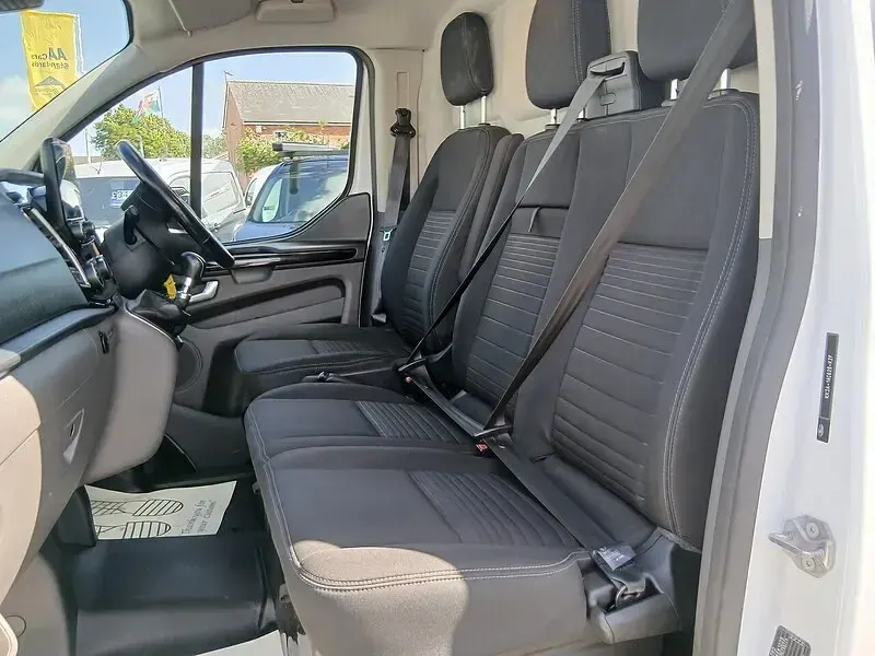 Used Ford Transit Custom Limited 130 HP (95 kW) 2022 White Van