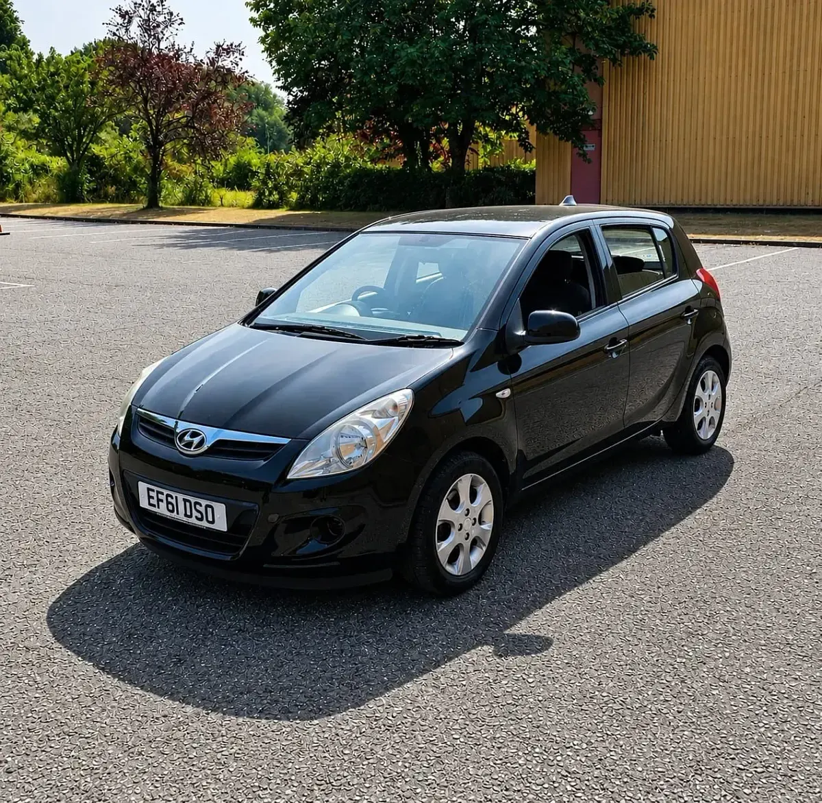 Used Hyundai i20 Comfort 78 HP (57 kW) 2011 Black Hatchback