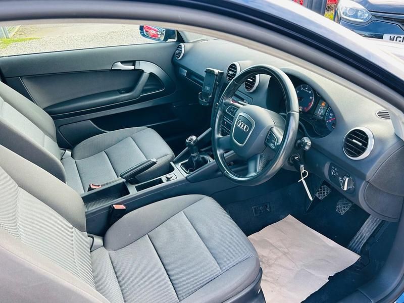 Begagnad Audi A3 102 HK (75 kW) 2010 Blå Halvkombi