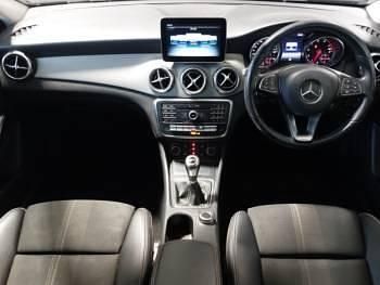 Used Mercedes GLA180 Urban 122 HP (89 kW) 2018 White SUV