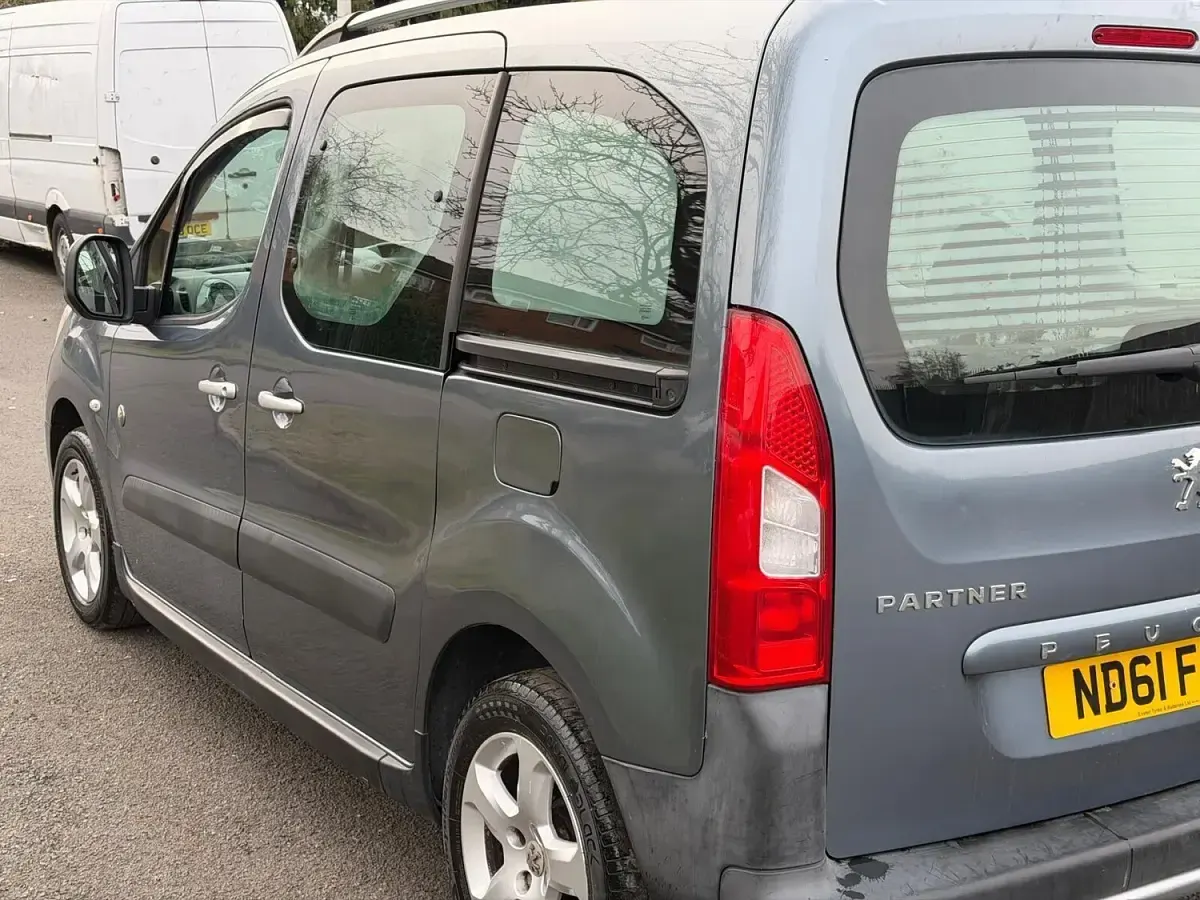 Used Peugeot Partner Tepee Outdoor 112 HP (82 kW) 2011 Grey MPV